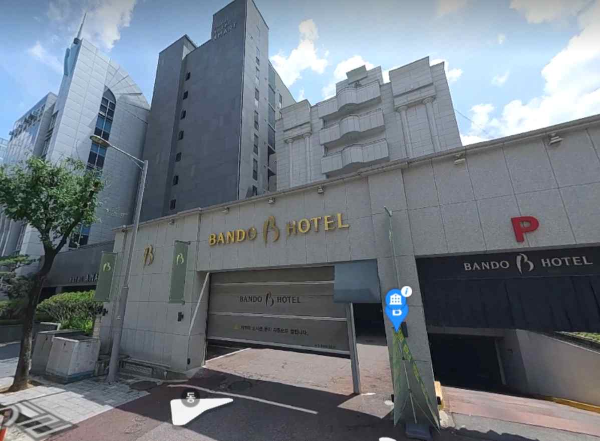 HOTEL BANDO