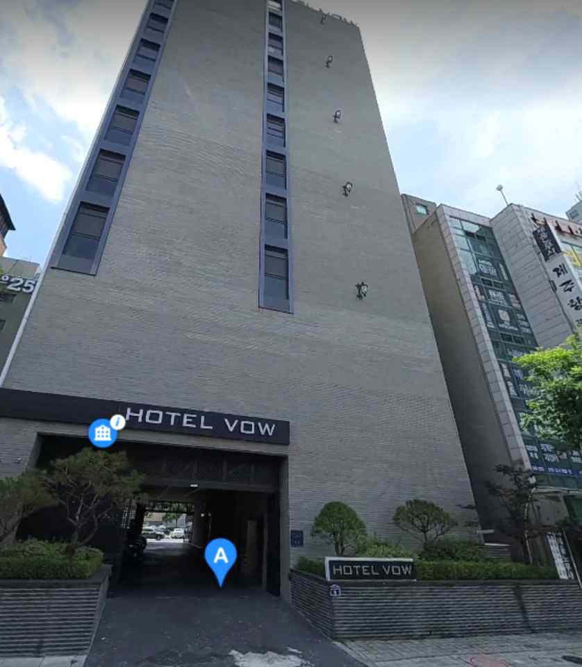 HOTEL VOW